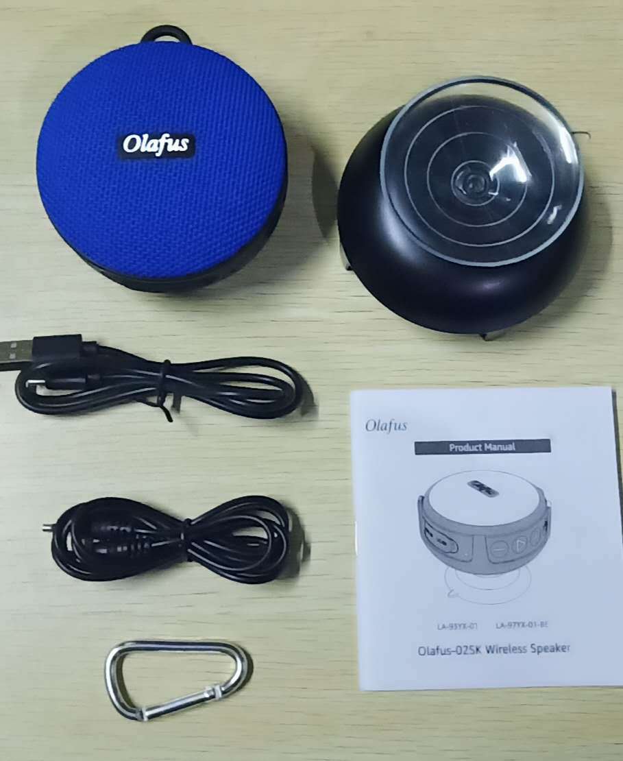 Multifunctional fabric bluetooth speaker