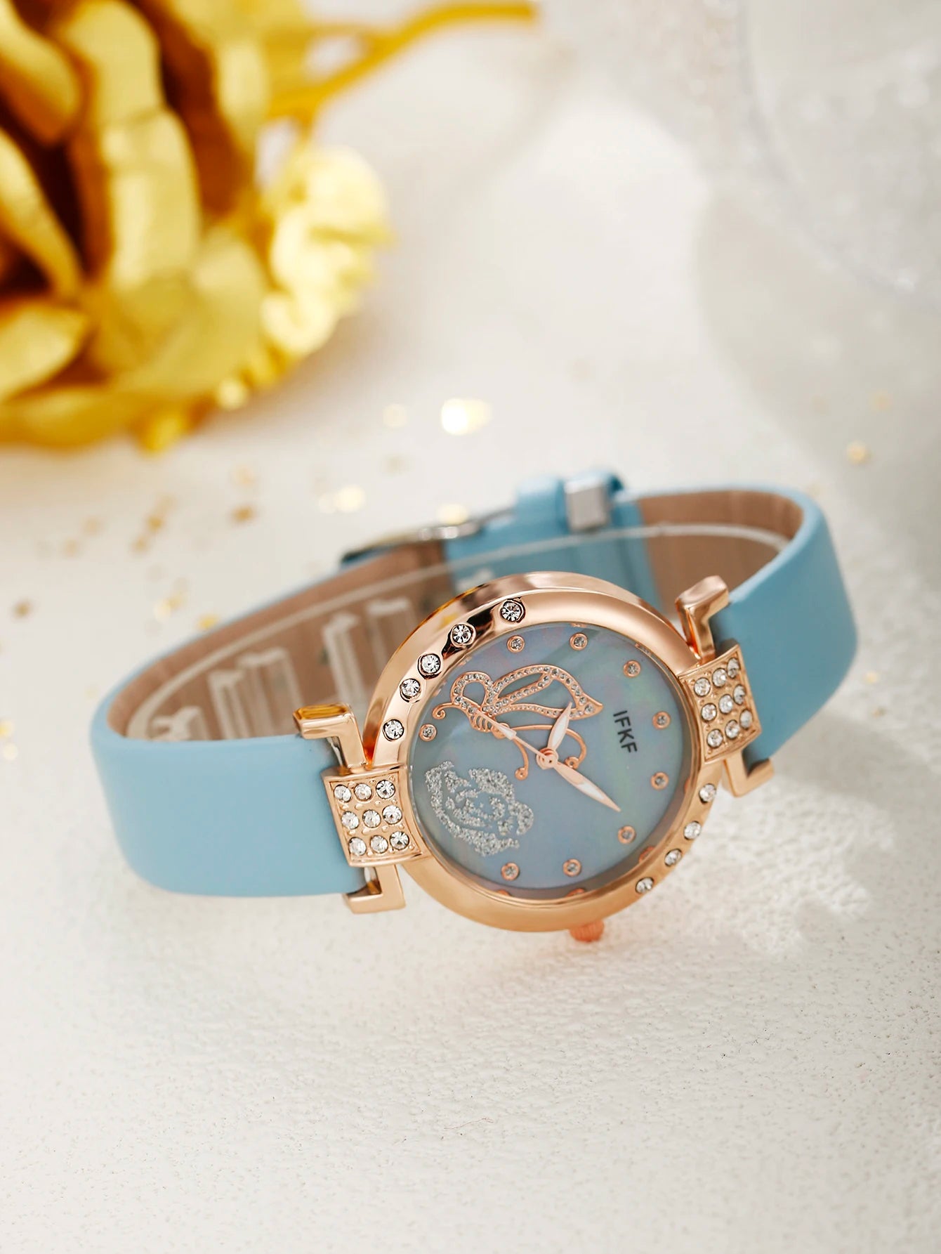 Round, simple and fashionable women's quartz belt watch+three piece set