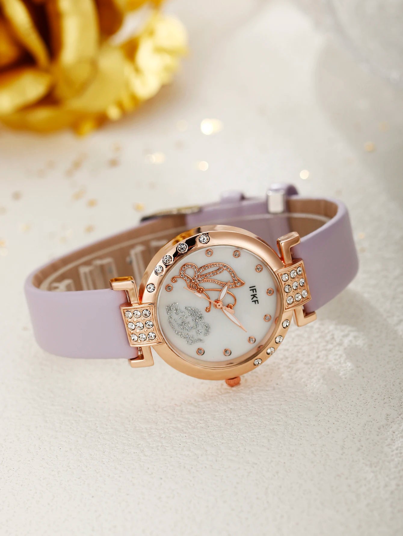 Round, simple and fashionable women's quartz belt watch+three piece set